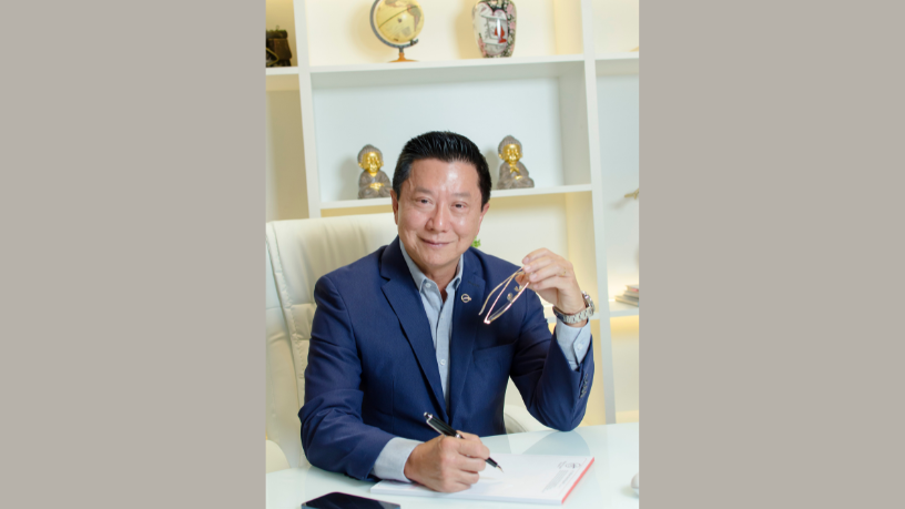 Milton Seigi Hayashi destaca a formação e as tendências na segurança da cirurgia plástica.