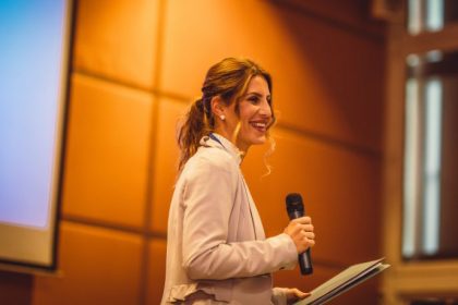 Brigadas eleitorais e proteção de candidatas mulheres: novo debate sobre violência política de gênero no Brasil