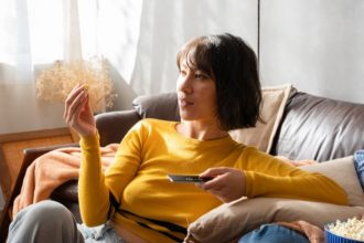 As Estratégias de Lançamento da Netflix e o Impacto do Streaming no Consumo Cultural