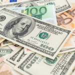 Dólar volta a subir e Bolsa inicia julho em queda: o que isso significa para o bolso do brasileiro
